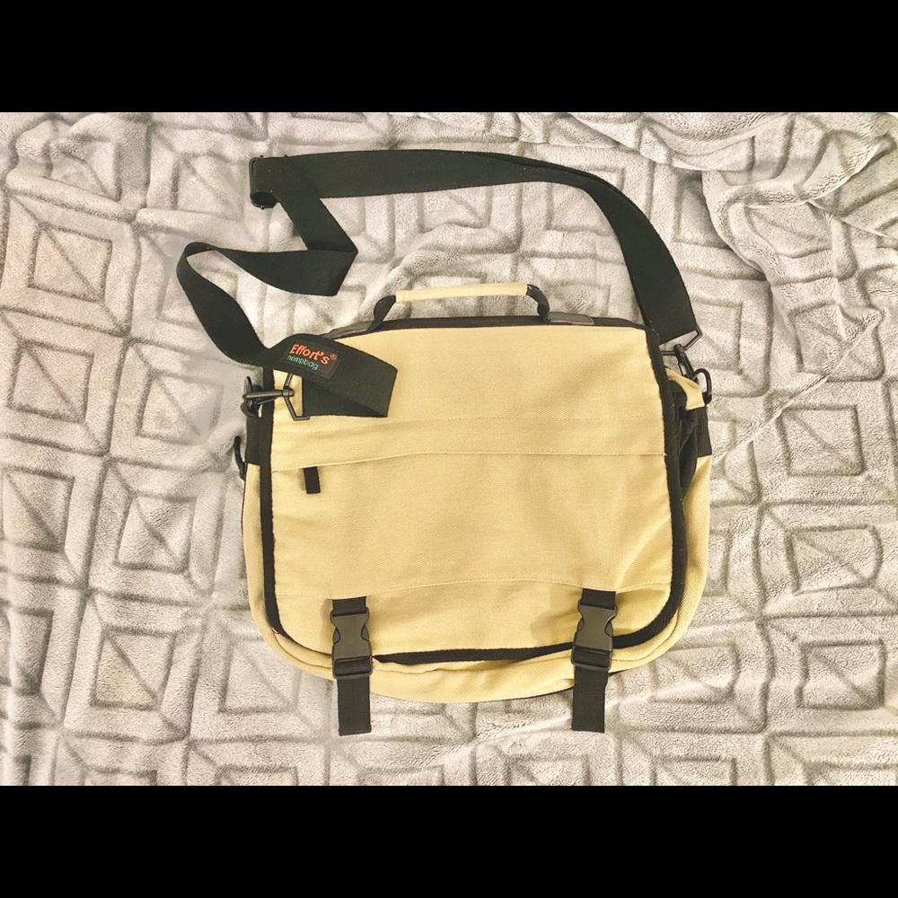 Eco-Conscious Hemp Messenger Laptop Bag - Picture 5 of 7